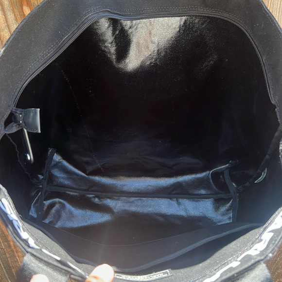 KARL LAGERFELD PARIS TOTE BAG.🖤 - Picture 9 of 17